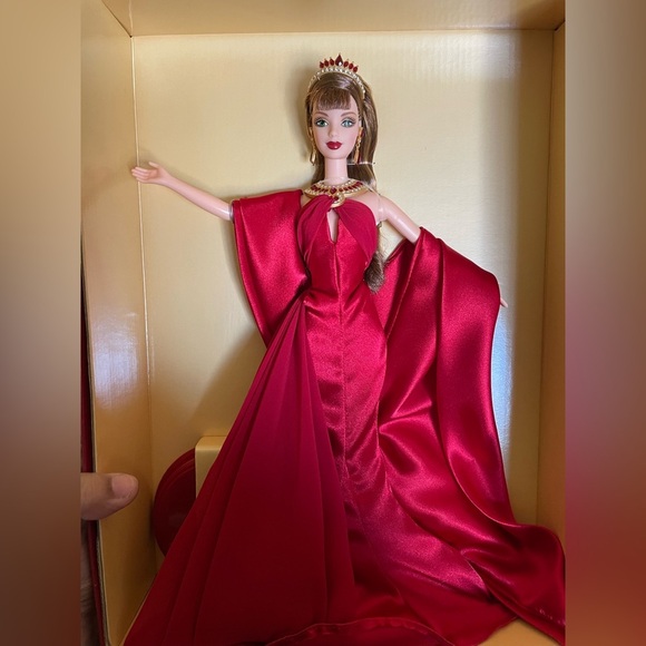 Stunning Countess of Rubies Limited Edition Barbie with Swarovski Crystals - Picture 1 of 8